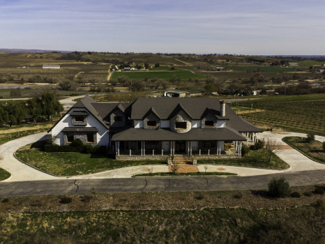 Santellan Vineyards & Inn