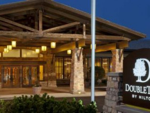 DoubleTree by Hilton Libertyville-Mundelein