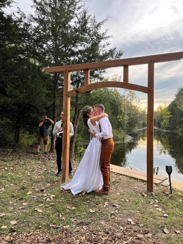 MURPHY LAKES WEDDING BARN in Higbee, Missouri