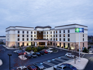 Holiday Inn Express & Suites Harrisburg West
